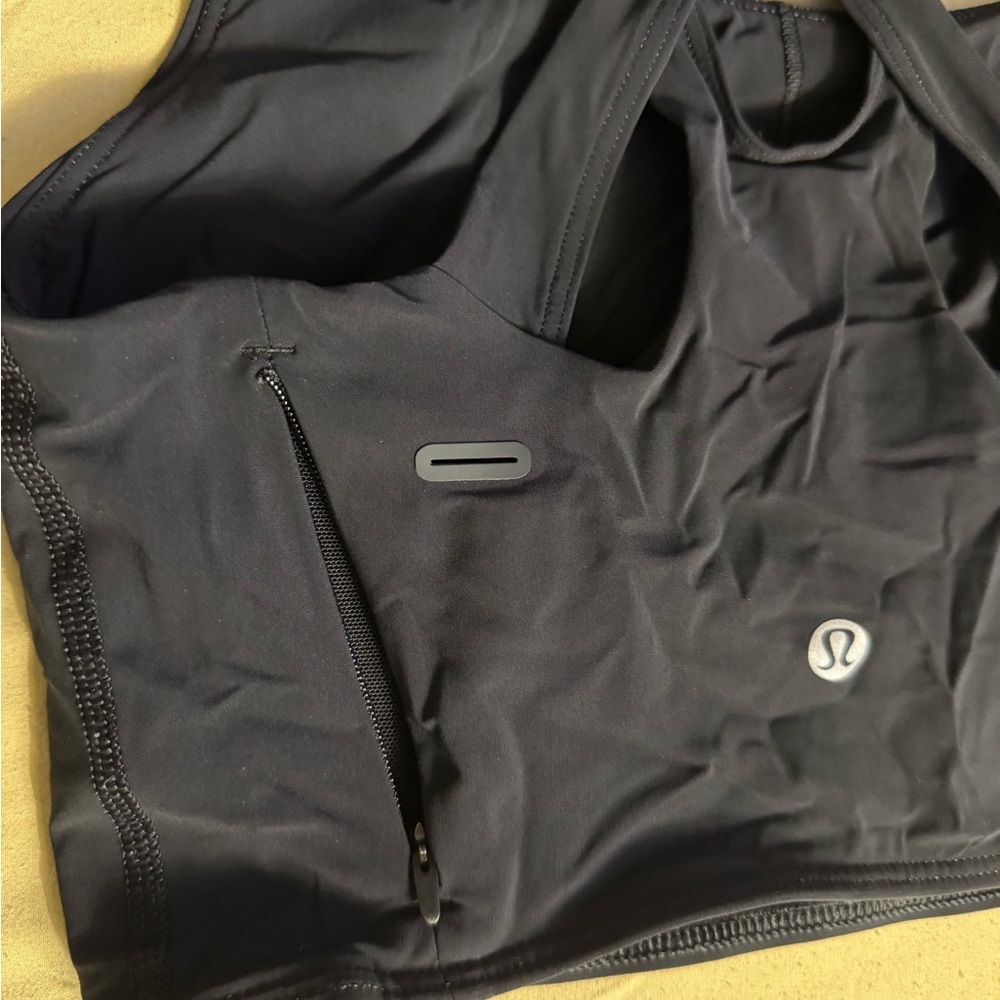 Lululemon Women's Black Sports Bra - Picture 5 of 5